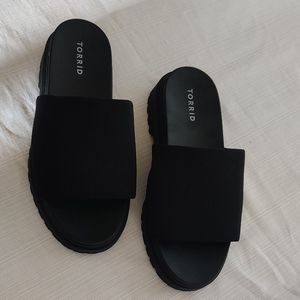 TORRID Woman black sandals 9.5WW